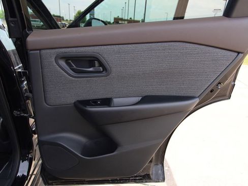 Used 2023 Nissan Rogue S AWD/4WD image 40