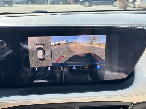 Used 2025 Buick Encore GX Avenir w/ Avenir Technology Package image 21