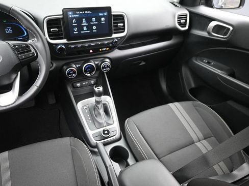 Used 2025 Hyundai Venue SEL FWD image 15