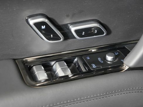 Used 2024 Land Rover Range Rover Sport SE AWD/4WD image 15