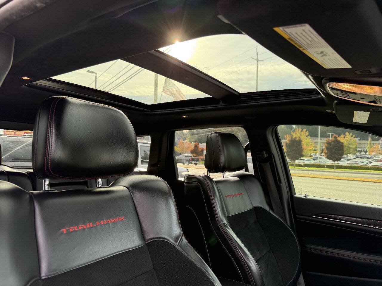 Used 2017 Jeep Grand Cherokee Trailhawk w/ Trailhawk Luxury Group AWD/4WD image 20