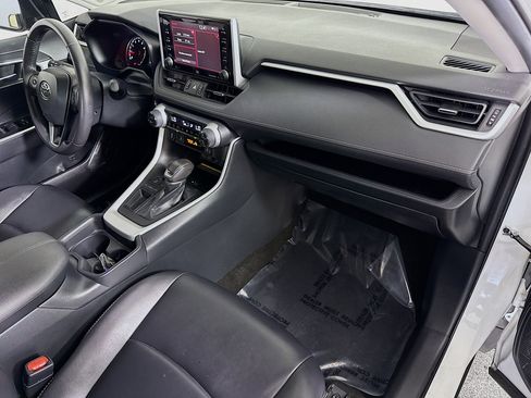 Used 2019 Toyota RAV4 XLE Premium image 39