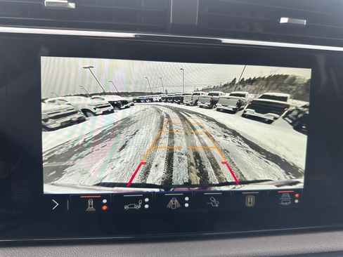 Used 2024 GMC Sierra 2500 AT4 w/ Technology Package image 15