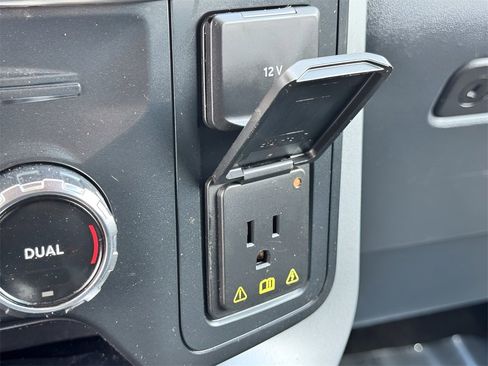 Used 2022 Ford F150 Lariat w/ Trailer Tow Package image 18