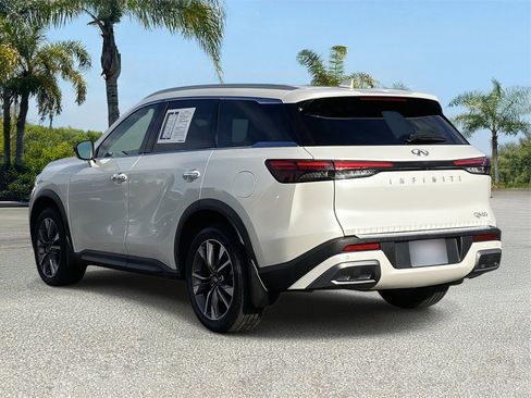 Certified 2022 INFINITI QX60 Luxe w/ Performance Audio Package image 2