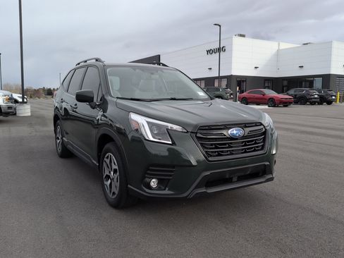 Used 2024 Subaru Forester Premium image 1