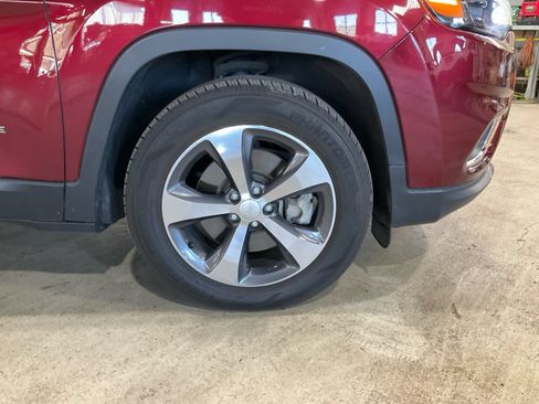 Used 2019 Jeep Cherokee Limited AWD/4WD image 26
