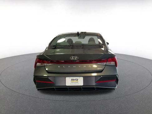 Used 2025 Hyundai Elantra Limited image 16