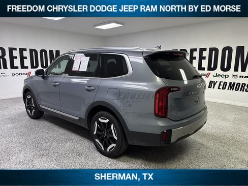Used 2025 Kia Telluride S FWD image 6