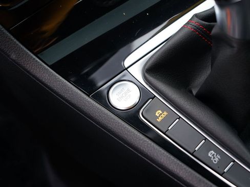 Used 2019 Volkswagen GTI SE image 20