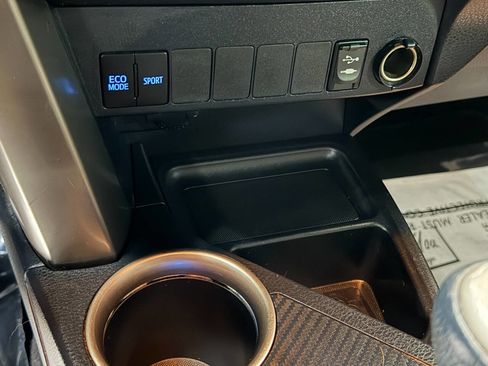 Used 2013 Toyota RAV4 XLE image 41