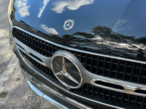 Used 2023 Mercedes-Benz GLC 300 4MATIC w/ Exclusive Trim Package image 18