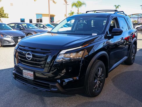 New 2025 Nissan Pathfinder SV image 8
