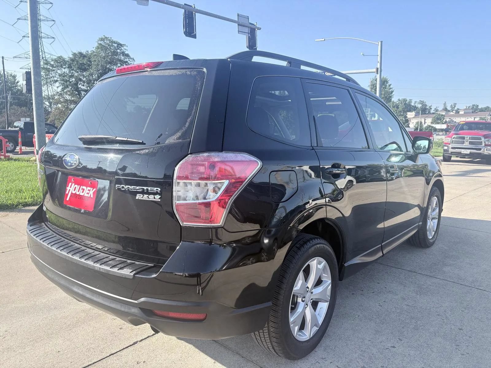 Used 2016 Subaru Forester 2.5i Premium AWD/4WD image 4