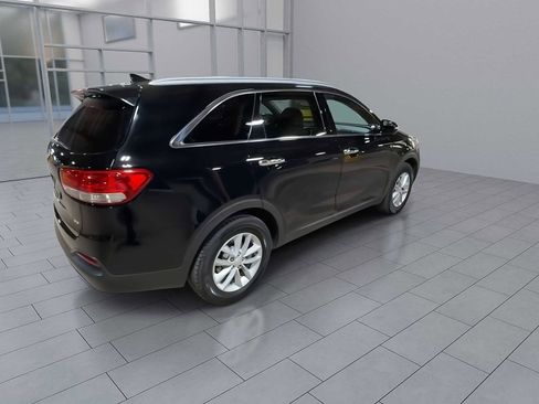 Used 2018 Kia Sorento LX w/ LX V6 Convenience Package image 8