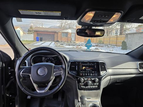 Used 2019 Jeep Grand Cherokee Laredo w/ Security & Convenience Group image 8