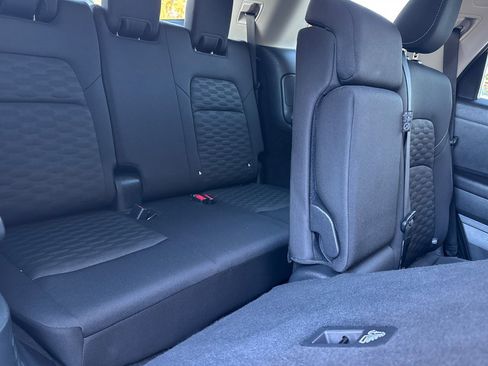 Used 2024 Nissan Pathfinder SV image 19