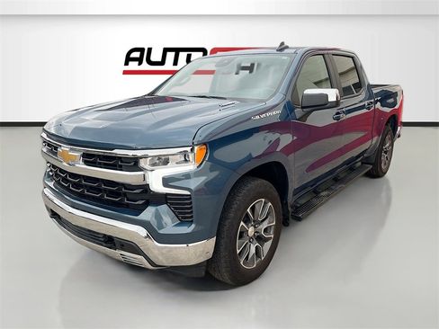 Used 2024 Chevrolet Silverado 1500 LT image 3
