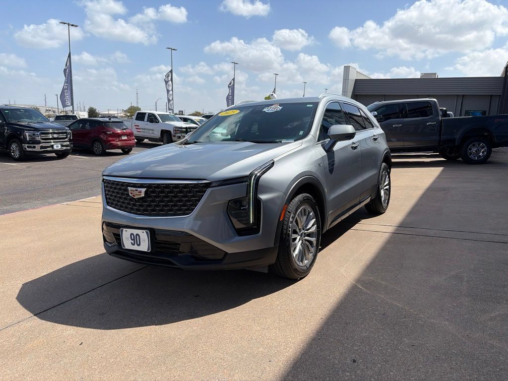 Used 2025 Cadillac XT4 Premium Luxury FWD image 4