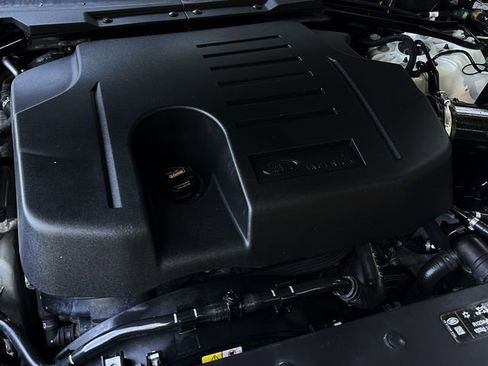 Used 2020 Land Rover Defender 110 SE image 45