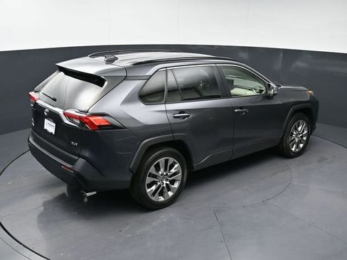 Used 2020 Toyota RAV4 XLE Premium image 27