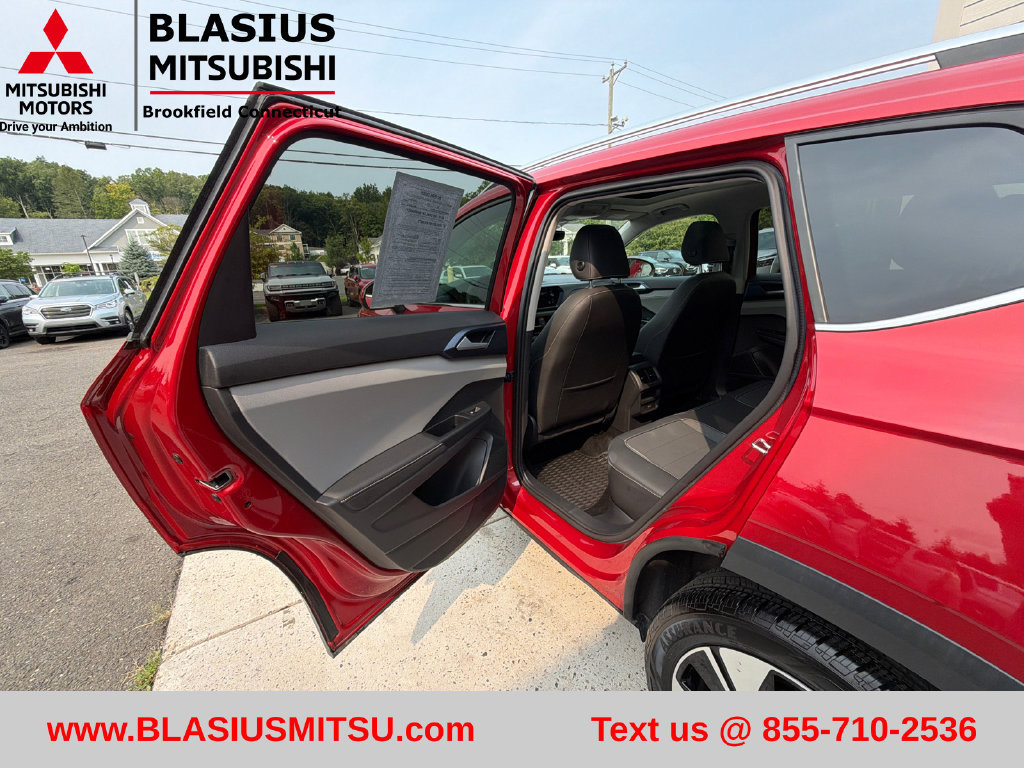 Used 2024 Volkswagen Taos SE w/ Panoramic Sunroof Package AWD/4WD image 36