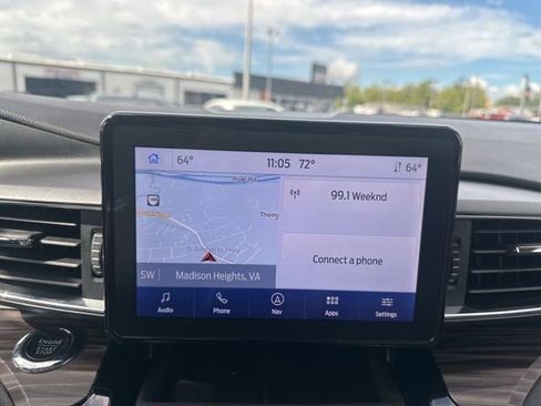 Used 2024 Ford Explorer Limited image 18