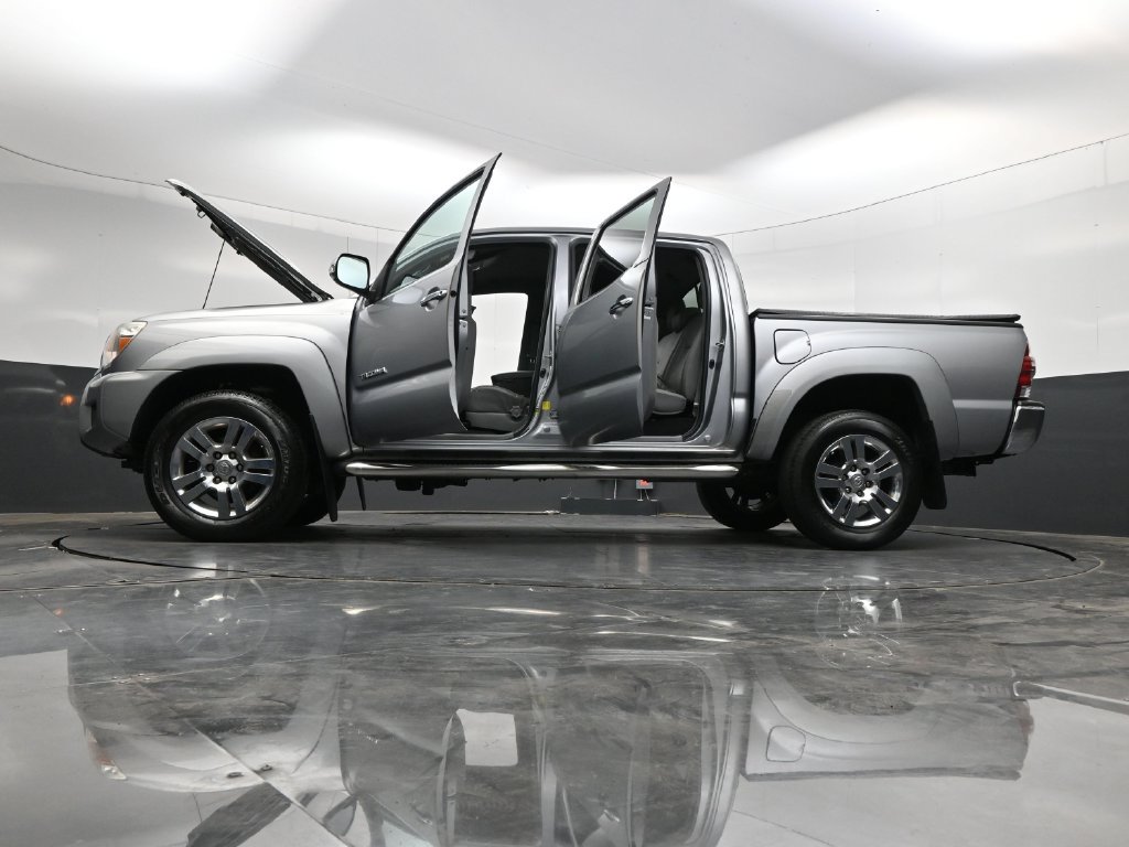 Used 2015 Toyota Tacoma 4x4 Double Cab w/ Limited Package image 44