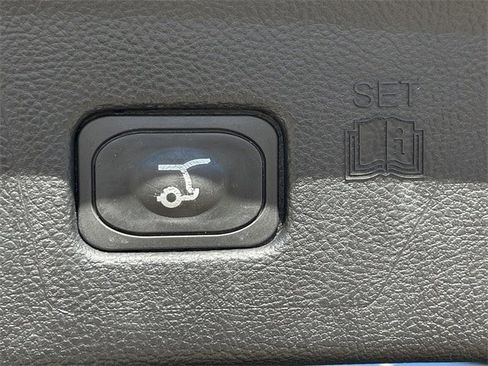 Used 2024 Ford Edge Titanium image 31