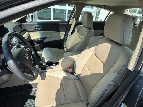Used 2014 Acura ILX w/ Technology Package FWD image 4
