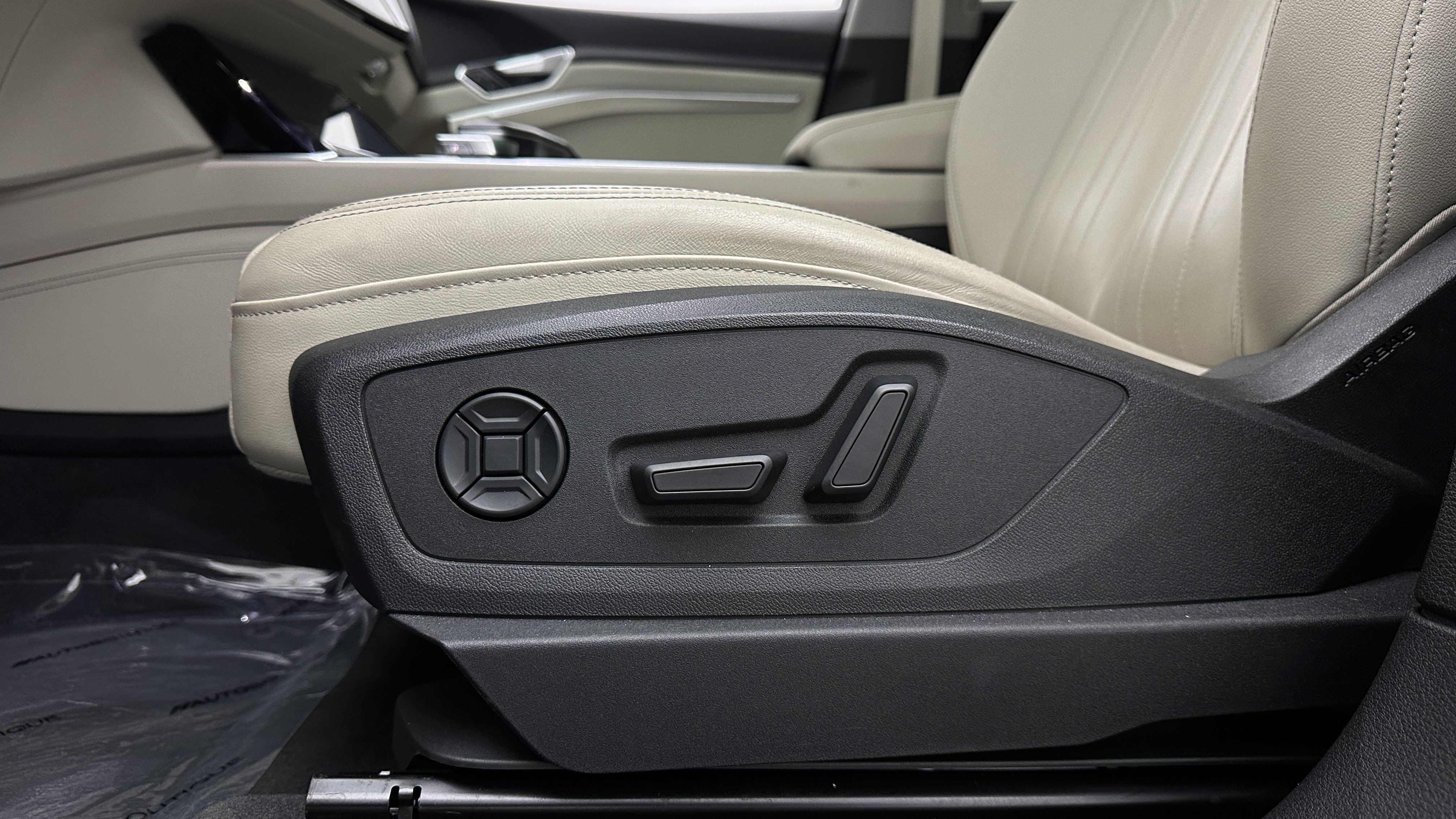 Used 2021 Audi e-tron Premium AWD/4WD image 17