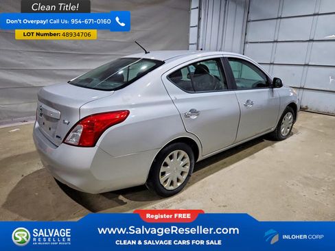 Used 2012 Nissan Versa SV FWD image 4