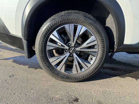 Used 2023 Nissan Rogue SV image 27