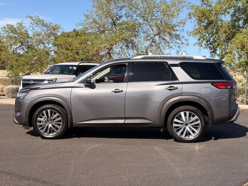 Certified 2025 Nissan Pathfinder SV AWD/4WD image 3
