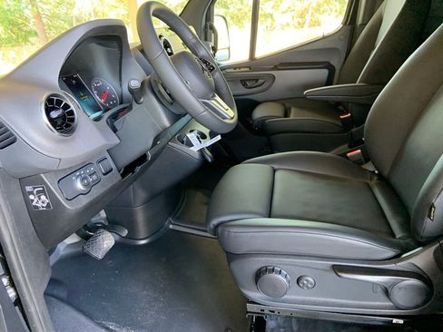 Used 2023 Mercedes-Benz Sprinter 2500 image 16