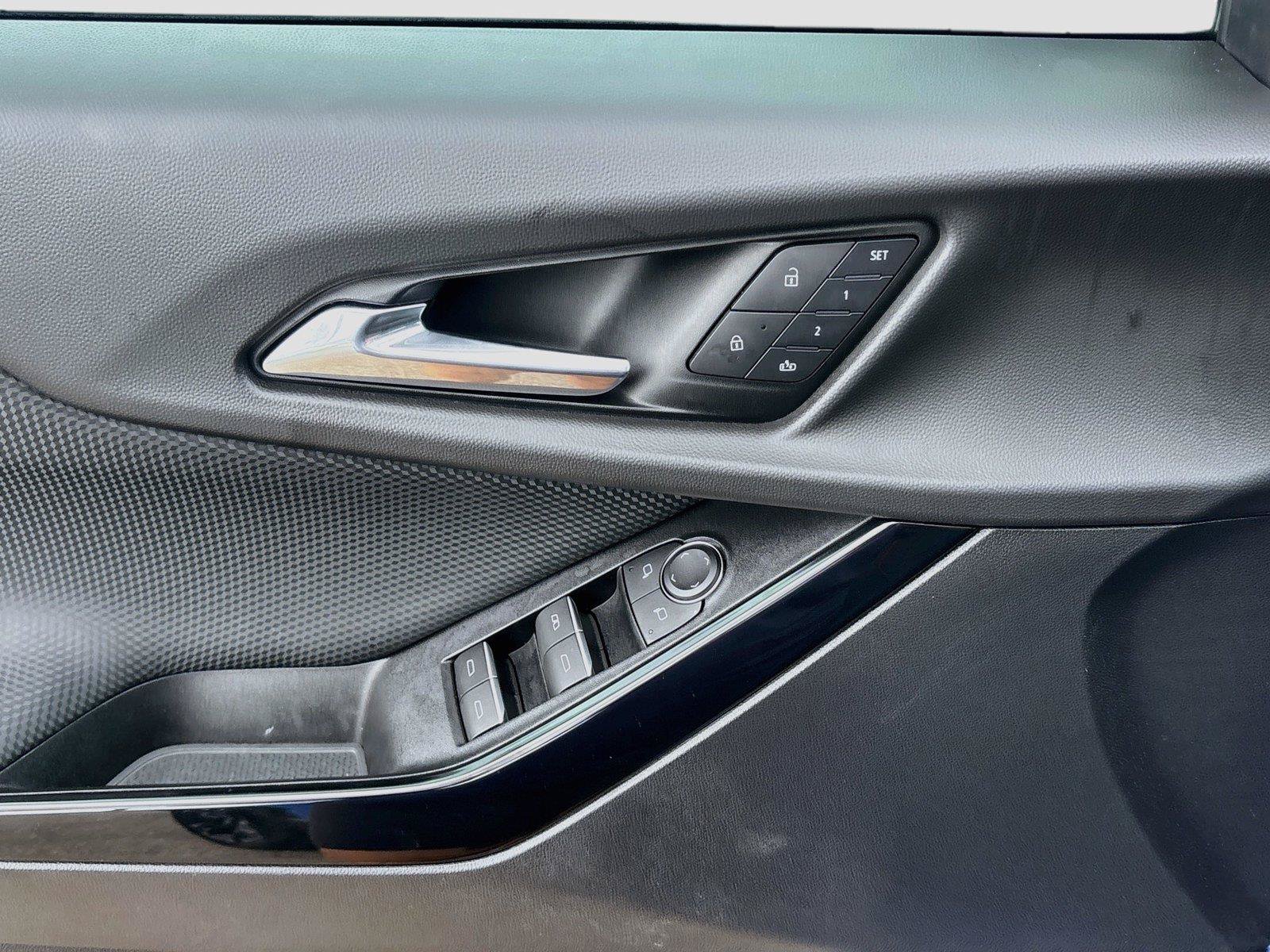Used 2025 Chevrolet Equinox RS w/ Safety and Technology Package FWD image 17
