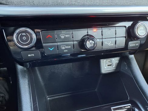 Used 2024 Jeep Compass Latitude image 7