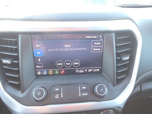 Used 2023 GMC Acadia SLT image 10