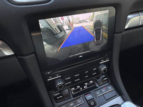 Used 2019 Porsche 718 Cayman RWD image 23