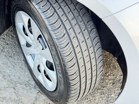 Used 2021 Toyota Corolla LE image 75