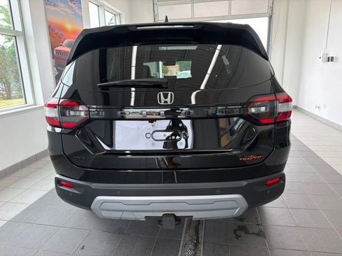 Used 2025 Honda Pilot TrailSport image 4