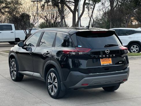 Used 2023 Nissan Rogue SV image 4