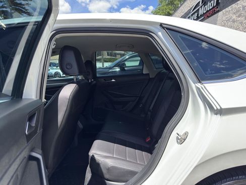 Used 2024 Volkswagen Jetta SE FWD image 29