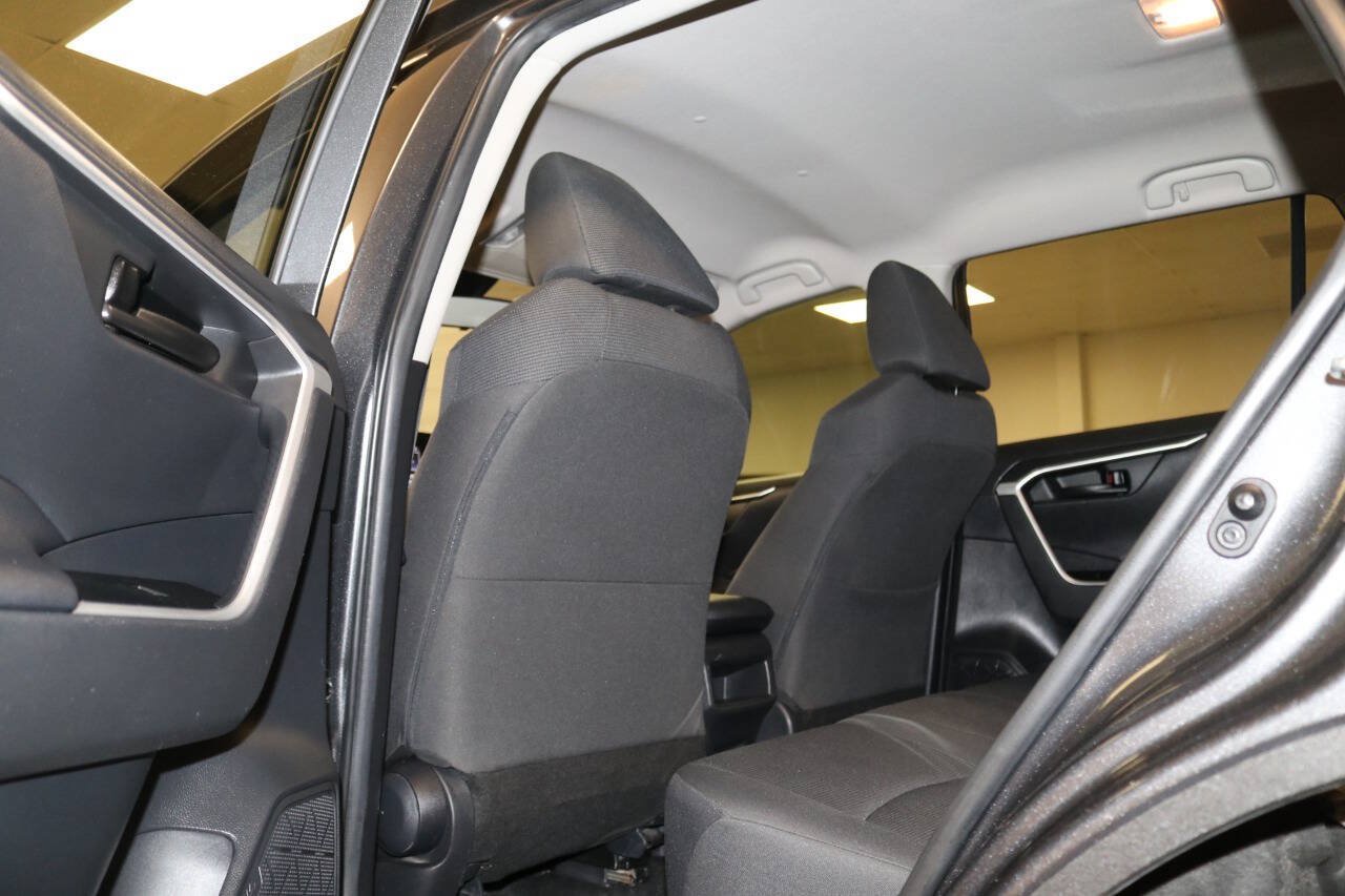 Used 2020 Toyota RAV4 LE w/ Carpet Mat Package AWD/4WD image 68
