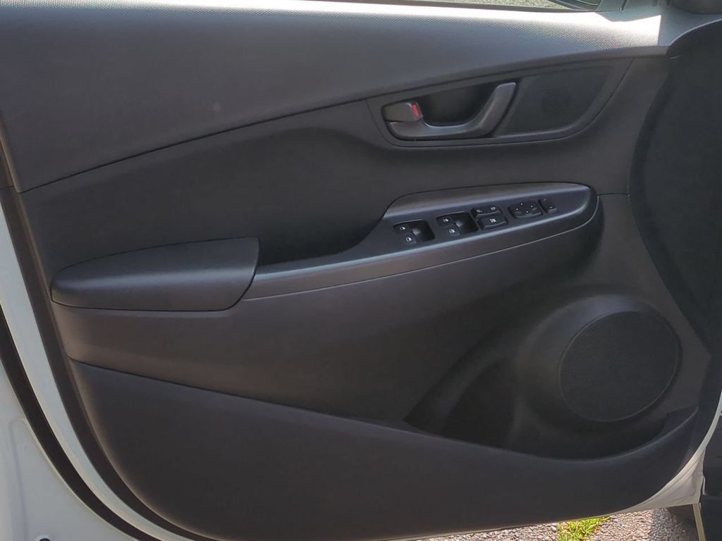 Used 2023 Hyundai Kona SEL AWD/4WD image 11