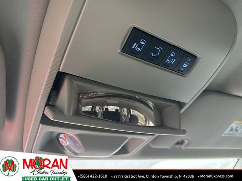 Used 2015 Dodge Grand Caravan SXT image 27