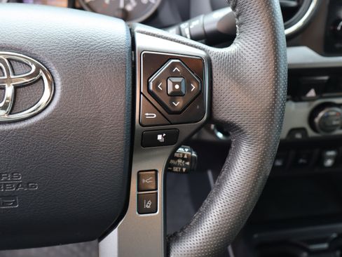 Used 2018 Toyota Tacoma TRD Off-Road w/ TRD Premium Off Road Package image 28