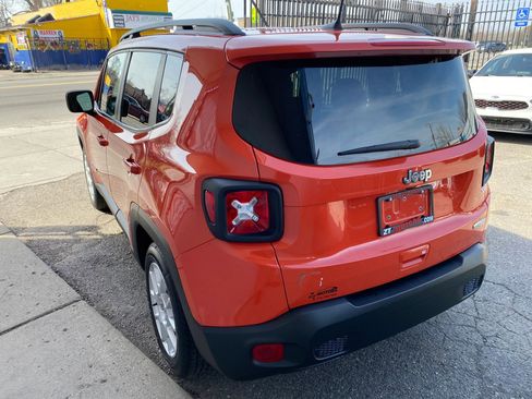 Used 2019 Jeep Renegade Latitude image 2
