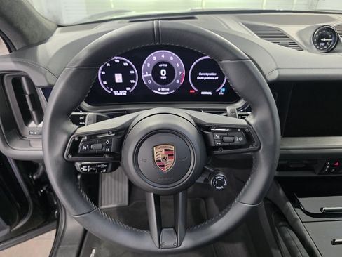 Used 2025 Porsche Cayenne GTS AWD/4WD image 15