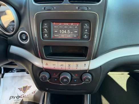 Used 2020 Dodge Journey SE image 31